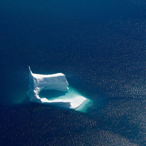 Blue and white iceberg on deep blue background / Photo credits: Imagix / 2013 / Source: depositphotos.com, ©2019